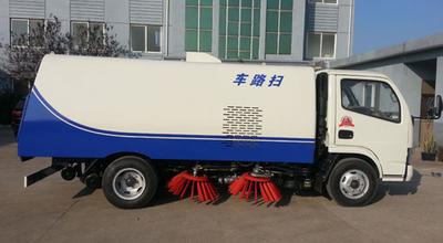 东风多利卡扫路车